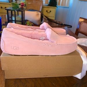 UGG Ansley Slipper NWT 💖❄️ Box Included!!